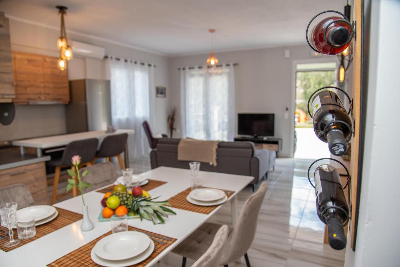 Mármaron Lydia'S Apartments מראה חיצוני תמונה