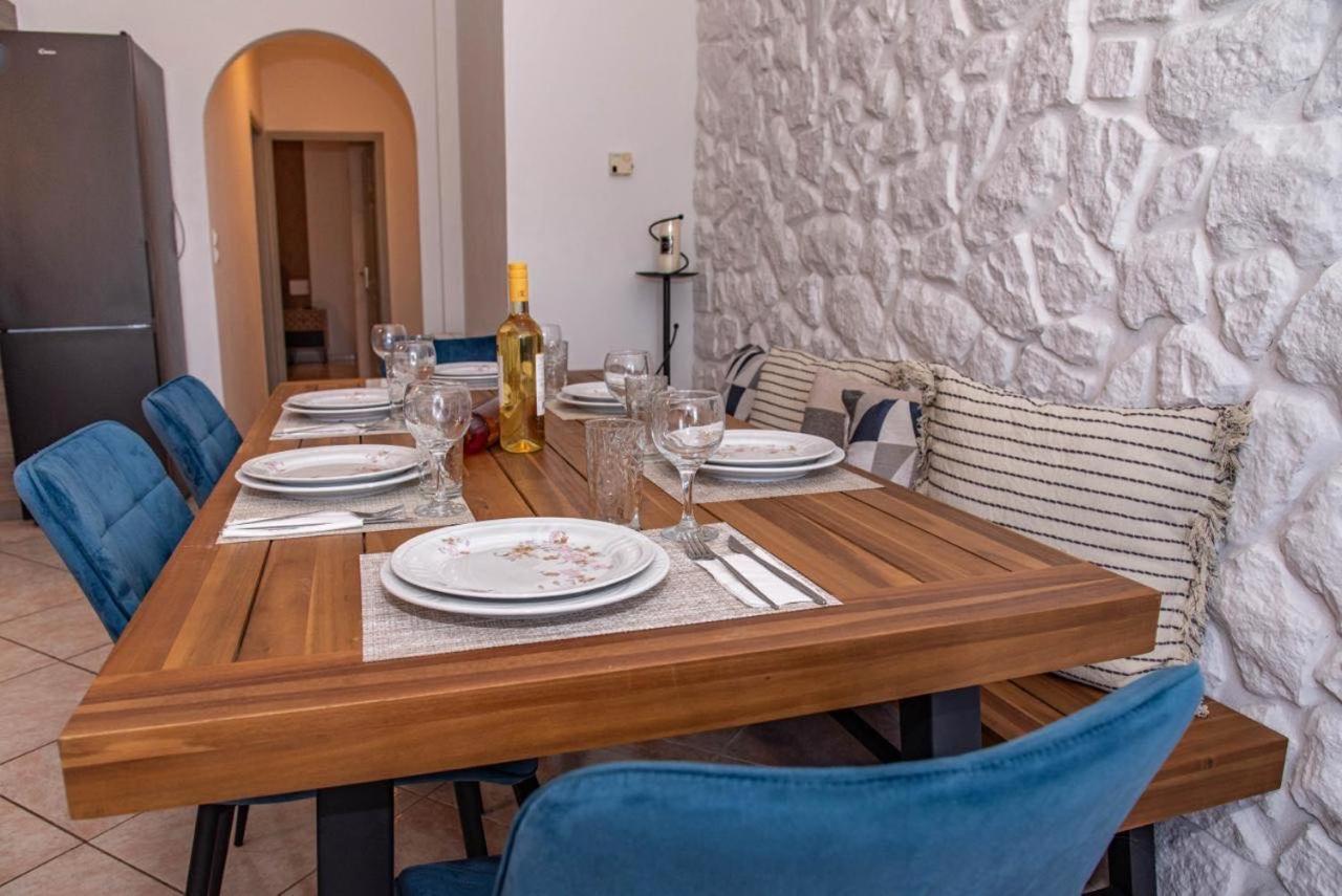 Mármaron Lydia'S Apartments מראה חיצוני תמונה